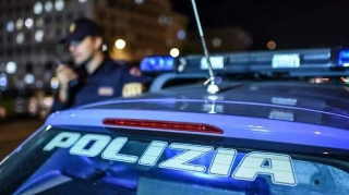 Armato di coltelli ferisce due persone a una sagra, arrestato